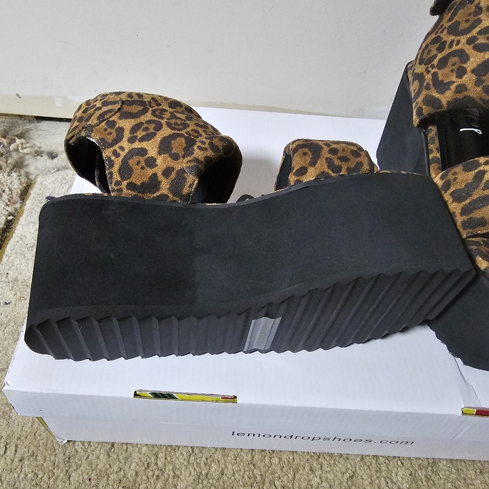 Lemon Drop by Priveledge- leopard print- peep toe platform sandals- size 5 - Picture 3 of 7